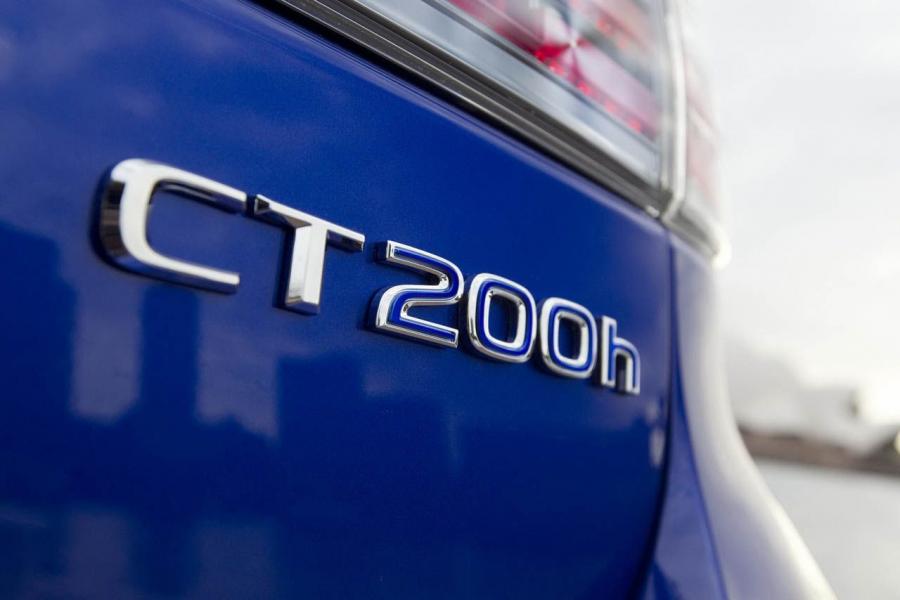  Lexus CT200h F-Sport 2010 года  (фото 3 из 8)